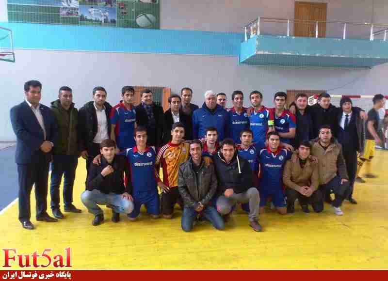 تیم فوتسال دی سی اینوست جام قهرمانی را بالای سر برد/ شادی تاجیک ها در حضور میهمانان ایرانی
