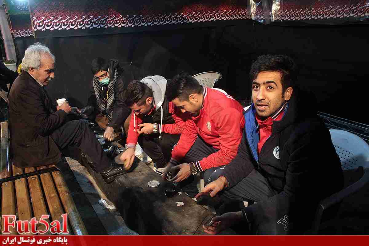 حضور بازیکنان فردوسی مشهد در کمپ‌های خدمت به زوار امام رضا(ع) + عکس‌ها
