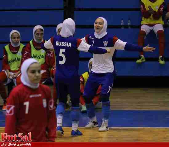 استقبال تیم بانوان فوتسال روسیه از پوشش حجاب در ایران