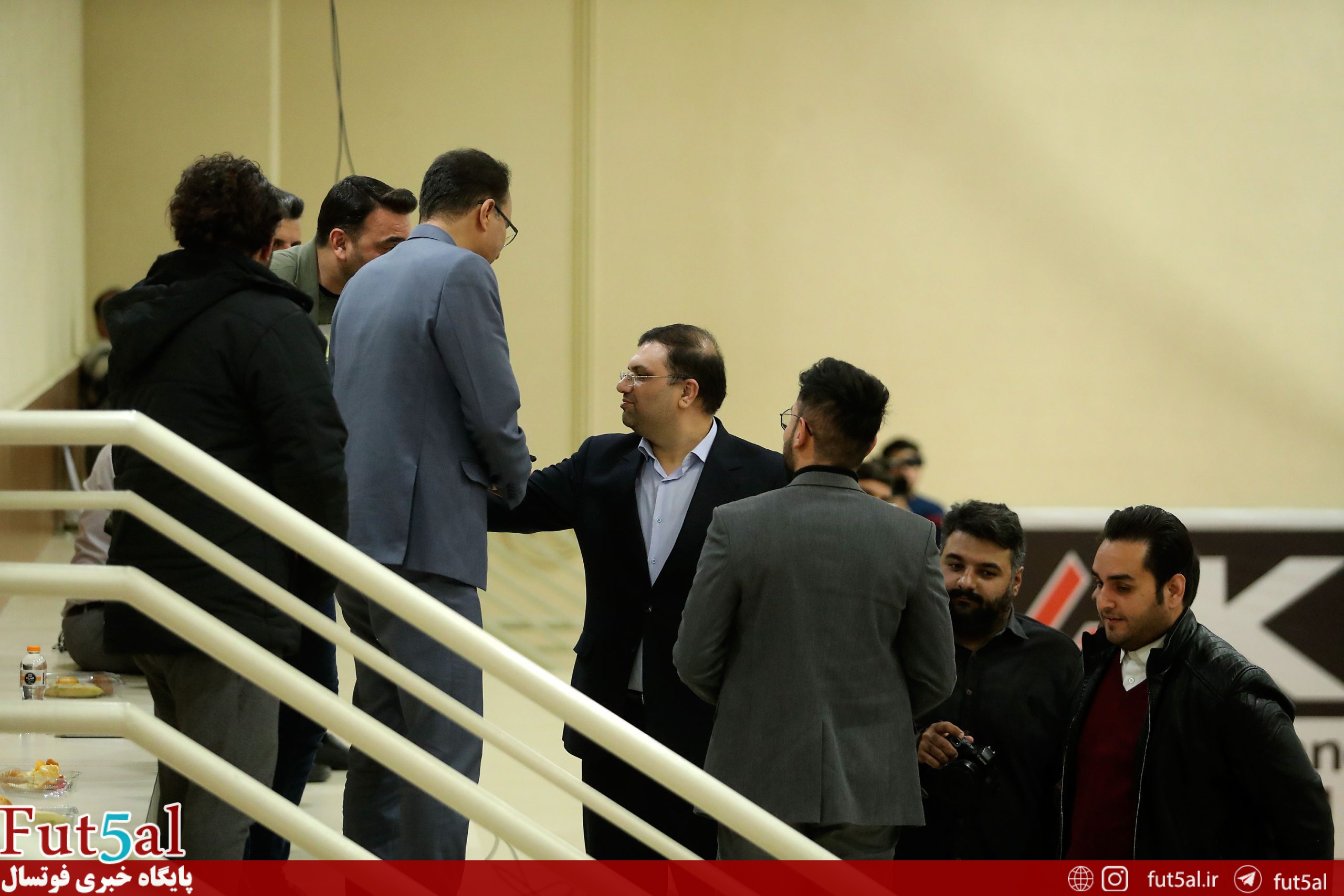 اصولی نرود مشکل حل نمیشود اصولی نرود مشکل حل نمیشود