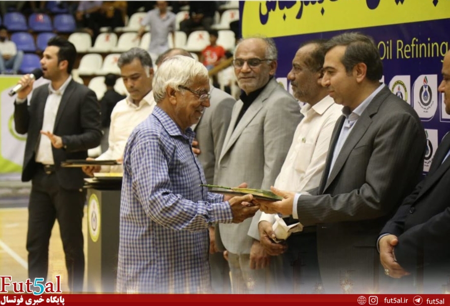 روز پرترافیک فرهنگی بندریها در بین نیمه؛ از تجلیل خانواده شهید تا تقدیر از خبرنگاران روز پرترافیک فرهنگی بندریها در بین نیمه؛ از تجلیل خانواده شهید تا تقدیر از خبرنگاران