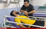 عیادت مربی سابق از مرتضوی در بیمارستان ساری/ شکستگی دو دنده طاها+ عکس