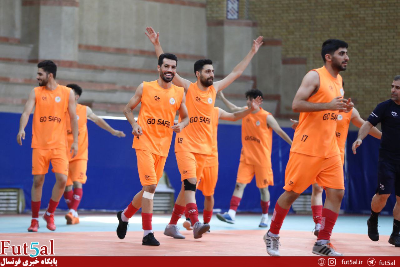 گزارش تصویری/ تمرین تیم سفیر گفتمان تهران پیش از بازی با شهرداری ساوه گزارش تصویری/ تمرین تیم سفیر گفتمان تهران پیش از بازی با شهرداری ساوه