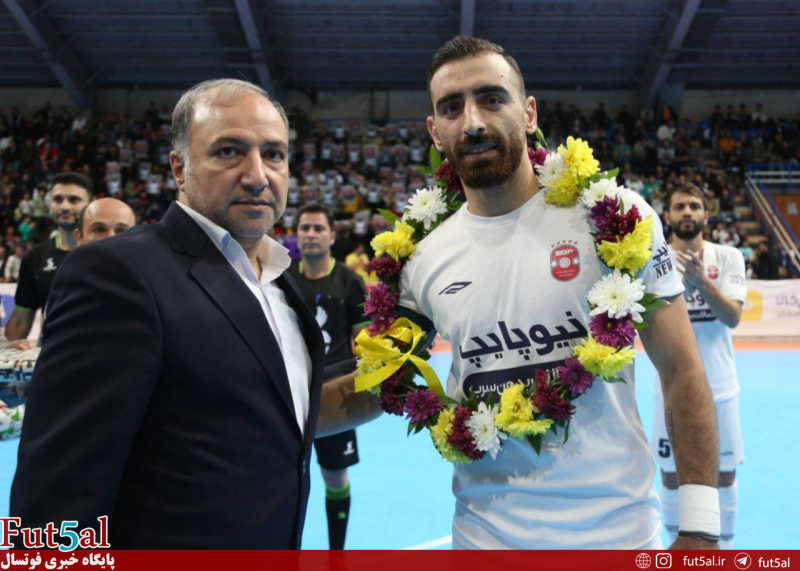 مرد سال آسیا در لیگ ایران ۲۰۰ گله شد