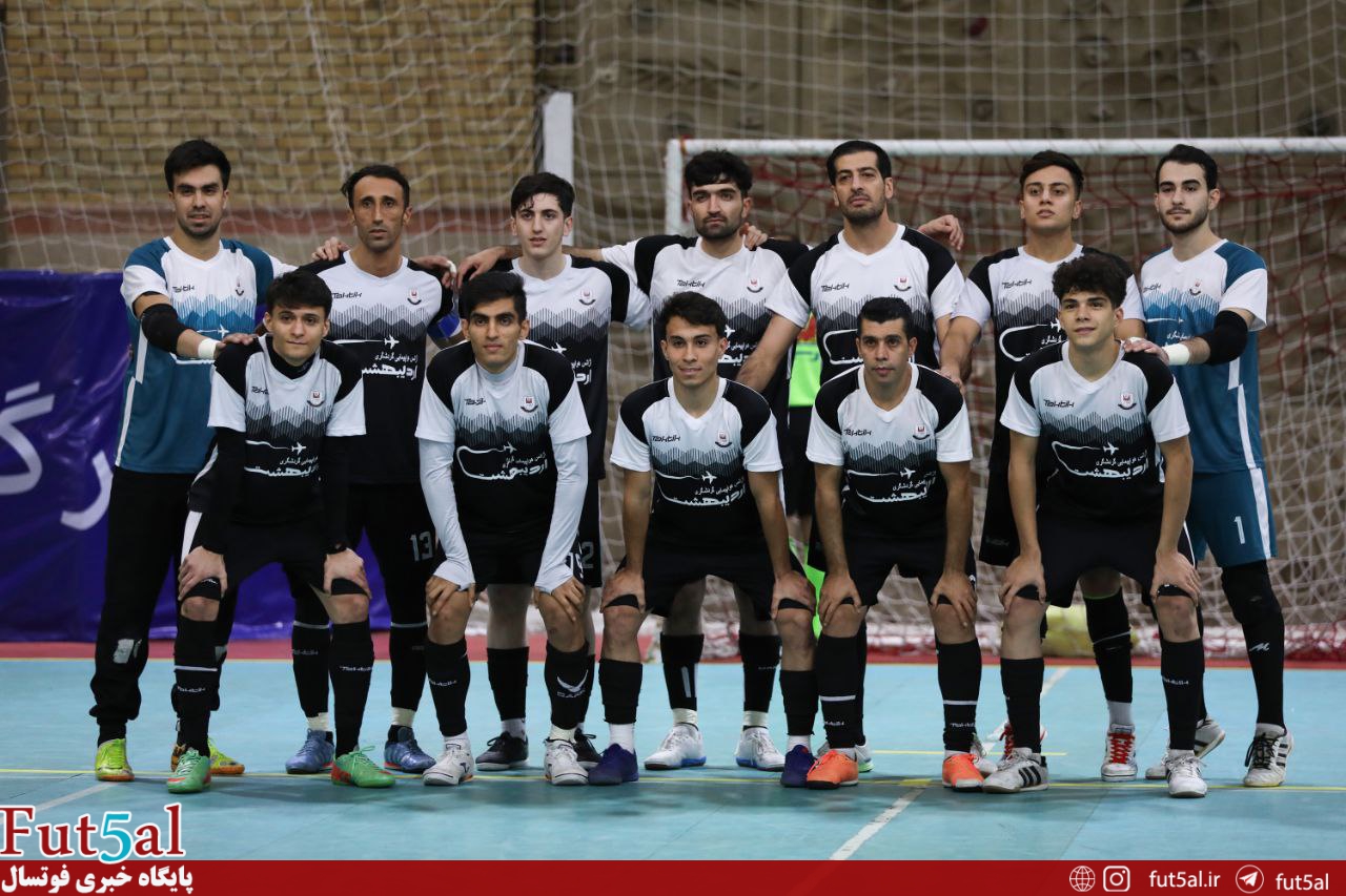 از بازیکن جوانمرد و سرمربی تیم ایرانیان قم تجلیل می‌شود