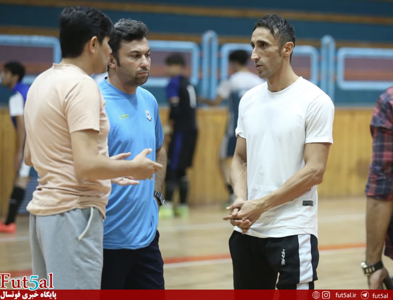 حضور فرج زاده به عنوان مربی در تمرینات کلینیک ایرانیان + عکس ها حضور فرج زاده به عنوان مربی در تمرینات کلینیک ایرانیان + عکس ها