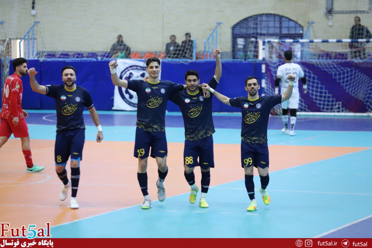 حکم سرمربی جدید تیم لیگ برتری باطل شد!/ دو مربی بومی، گزینه های جدید فولاد زرند حکم سرمربی جدید تیم لیگ برتری باطل شد!/ دو مربی بومی، گزینه های جدید فولاد زرند