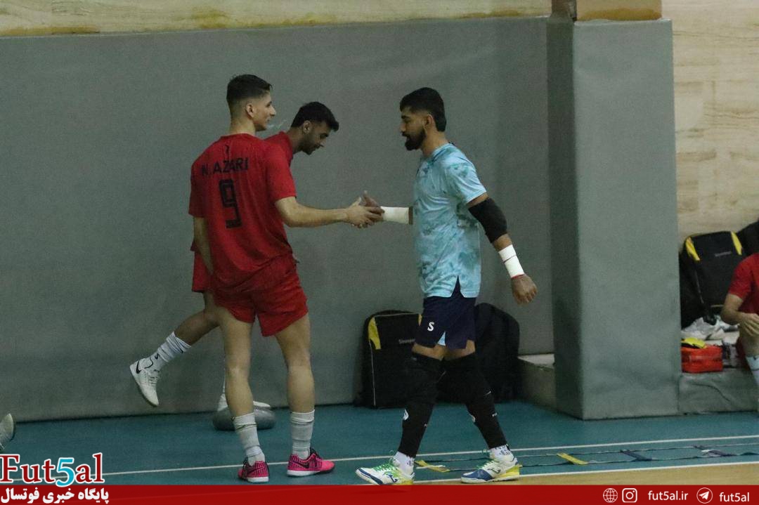 رونمایی از پالایش نفت بندرعباس در حضور سرمربی سابق تیمملی/ پیروزی بندریها در اولین بازی تدارکاتی در تهران رونمایی از پالایش نفت بندرعباس در حضور سرمربی سابق تیمملی/ پیروزی بندریها در اولین بازی تدارکاتی در تهران