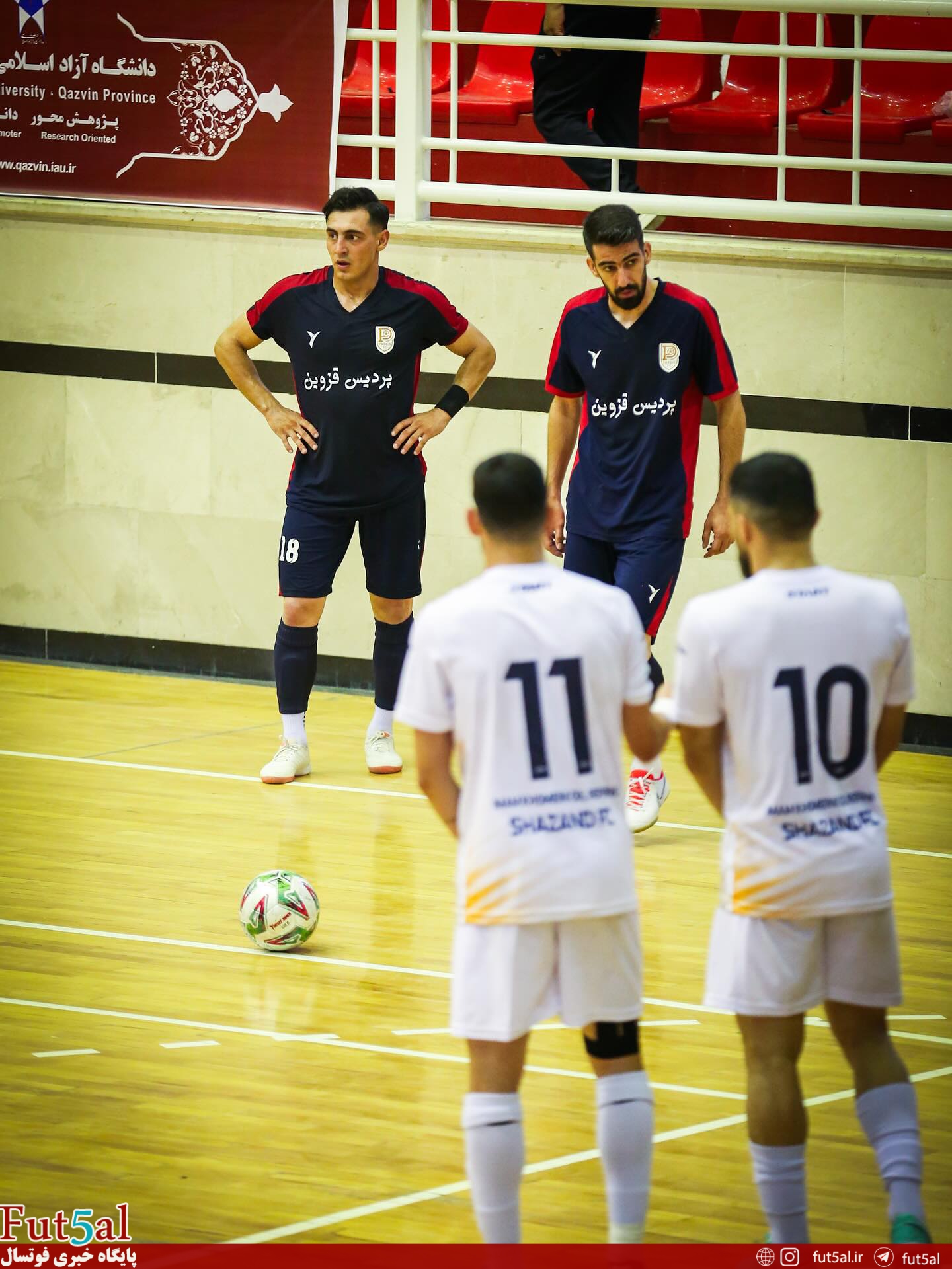 جنگ برای سه امتیاز حیثیتی در بندر جنگ برای سه امتیاز حیثیتی در بندر