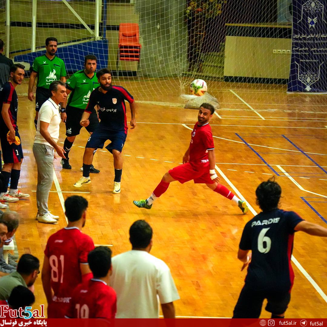 گزارش تصویری/ بازی تیم های پردیس قزوین و فولاد هرمزگان گزارش تصویری/ بازی تیم های پردیس قزوین و فولاد هرمزگان