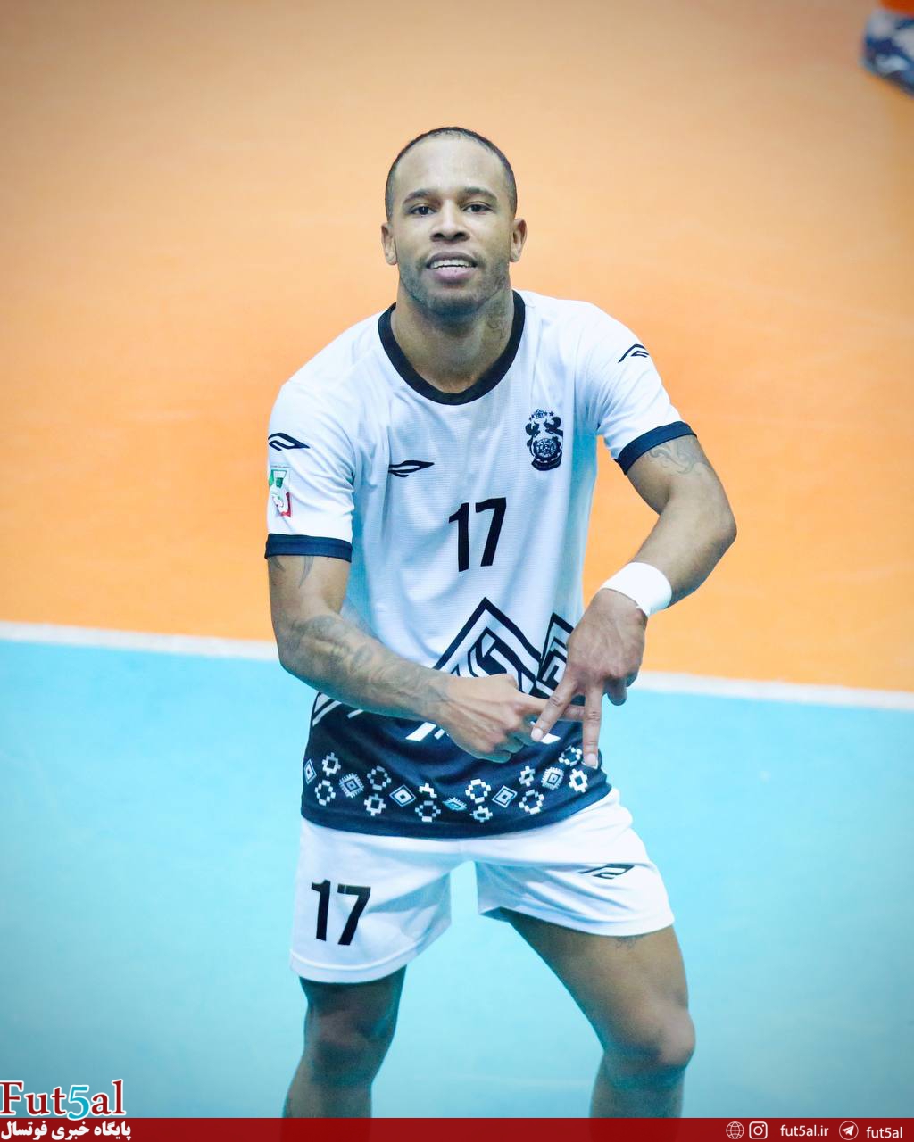 سلام لالیگایی به لیگ ایران: پر زرقوبرق و زهردار! سلام لالیگایی به لیگ ایران: پر زرقوبرق و زهردار!