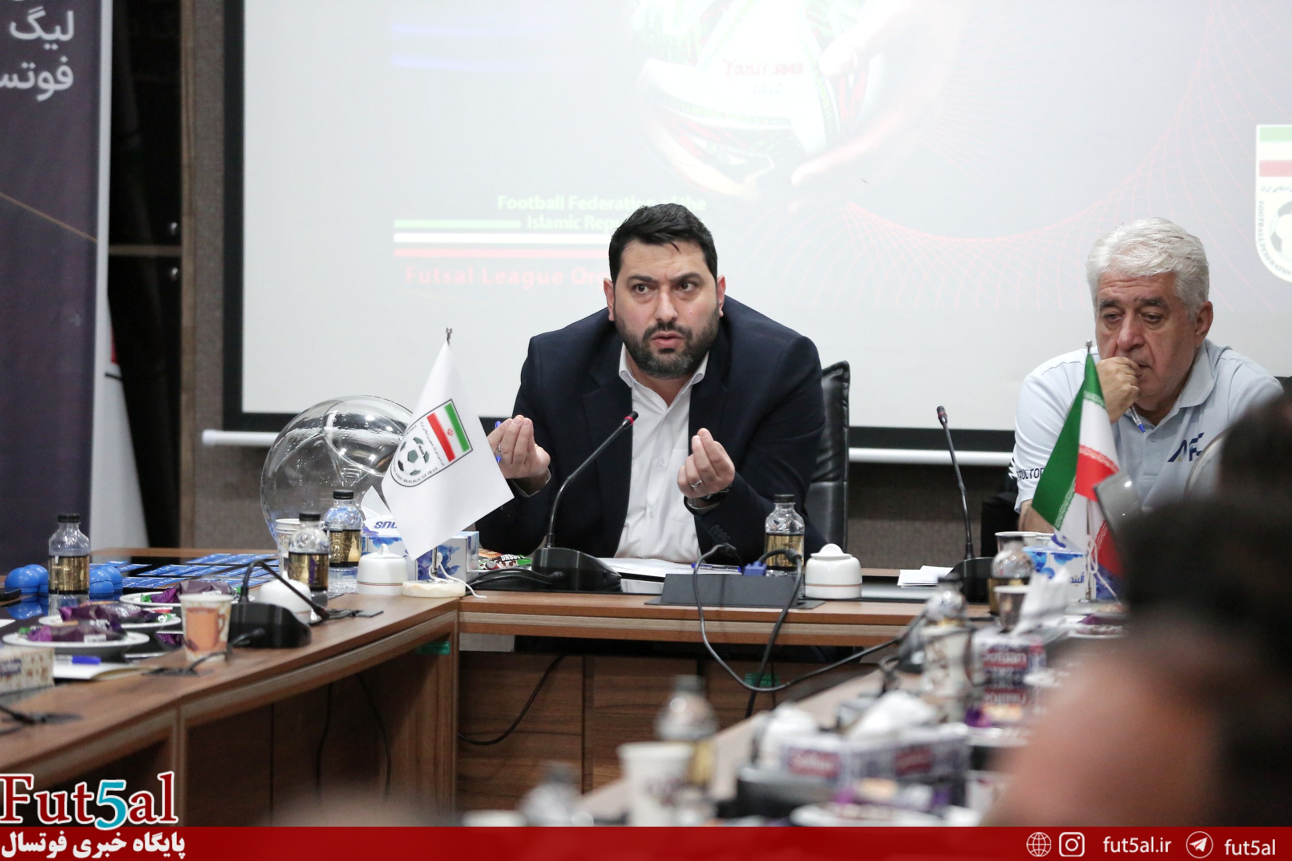 کامیانی:همان سختگیریها و استانداردهایی که در لیگ برتر رعایت میشود، در لیگ دسته اول نیز اعمال خواهد شد کامیانی:همان سختگیریها و استانداردهایی که در لیگ برتر رعایت میشود، در لیگ دسته اول نیز اعمال خواهد شد