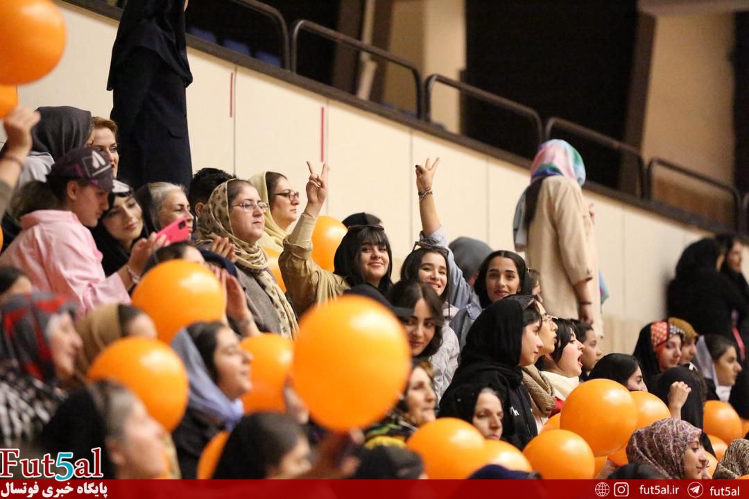 ۱۰ حاشیه جذاب از الکلاسیکوی ماندگار فوتسال + گزارش تصویری ۱۰ حاشیه جذاب از الکلاسیکوی ماندگار فوتسال + گزارش تصویری